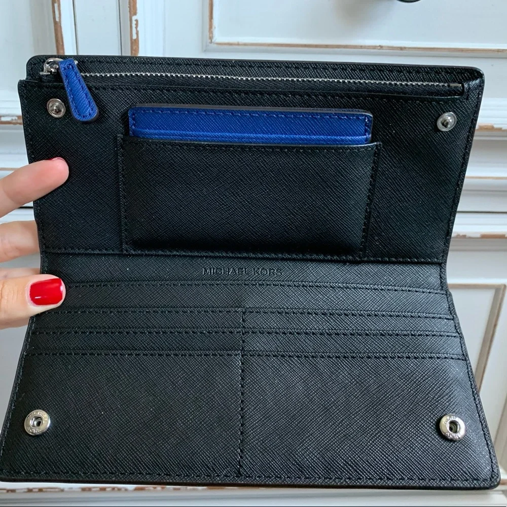 Michael Kors Slim Wallet - Picture 3 of 4